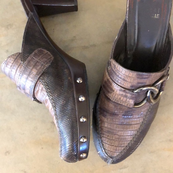 Stuart Weitzman brown embossed mules - Picture 4 of 5